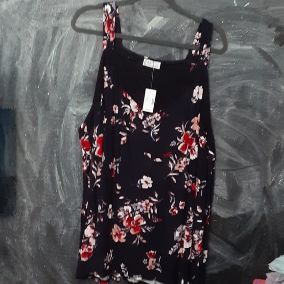 Maurices Tops - 💕 NWT Maurices tank floral size 4